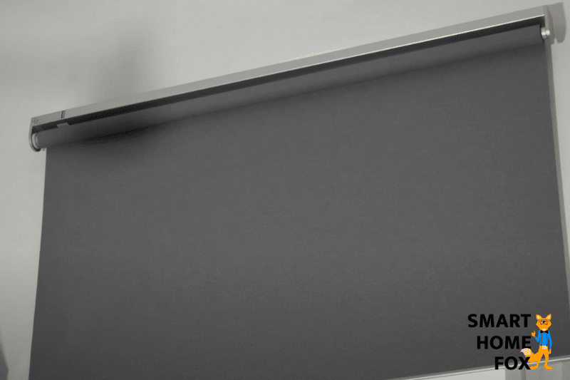 Man sieht den Kardilj Rollo von IKEA.